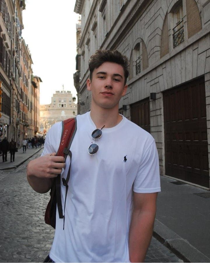 <em>Alex G.</em>